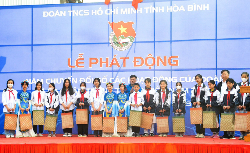 Tuổi trẻ Hòa Bình hỗ trợ chuyển đổi số cho địa bàn nông thôn