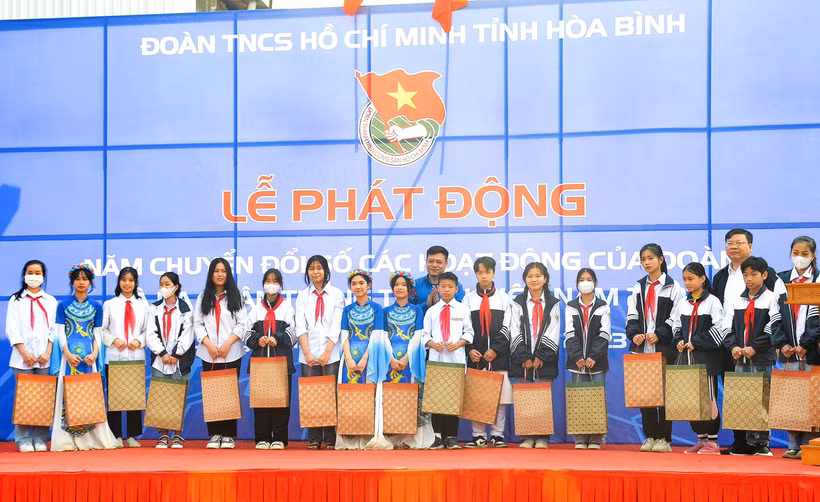 Tuổi trẻ Hòa Bình hỗ trợ chuyển đổi số cho địa bàn nông thôn