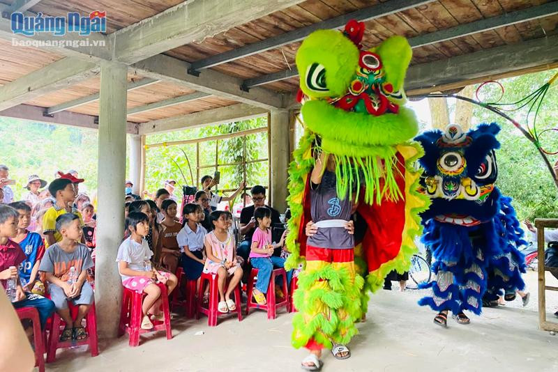 Quảng Ngãi: Mang Trung thu đến với trẻ em nghèo, trẻ em có hoàn cảnh đặc biệt