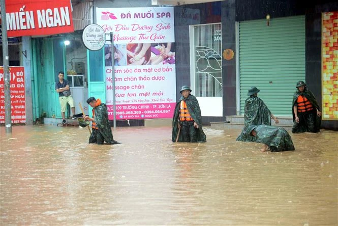 Sơn La: Nhiều tuyến đường ngập sâu do mưa lớn kéo dài