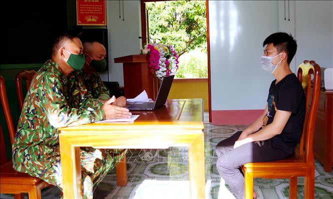 Quảng Ninh: Bắt giữ số lượng lớn thực phẩm không rõ nguồn gốc nhập lậu qua biên giới