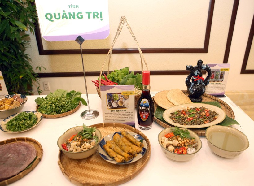 Món ẩm thực Quảng Trị tại buổi họp báo. Ảnh: Trần Lê Lâm - TTXVN