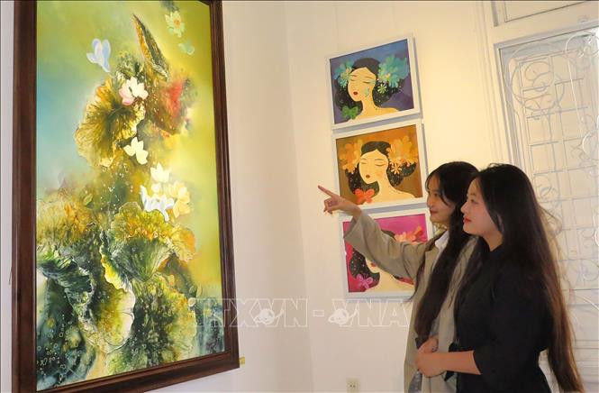 Khai mạc triển lãm “Hương sắc Huế”