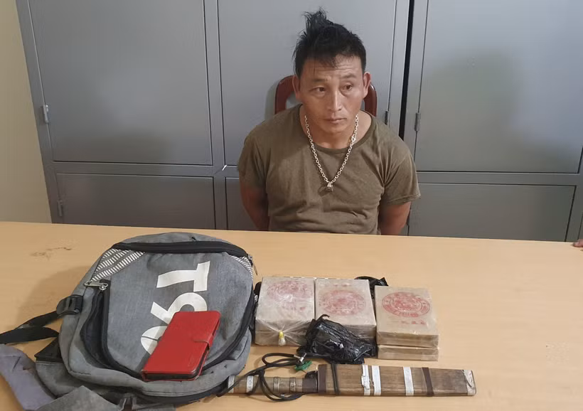 Bắt giữ đối tượng mua bán, vận chuyển trái phép 6 bánh heroin