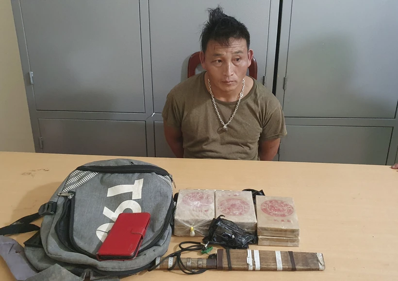 Bắt giữ đối tượng mua bán, vận chuyển trái phép 6 bánh heroin