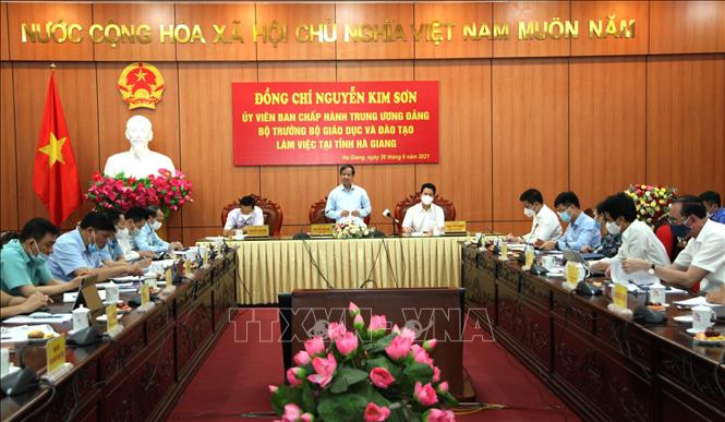 Bộ trưởng Bộ Giáo dục và Đào tạo Nguyễn Kim Sơn làm việc tại Hà Giang