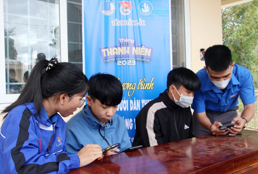 Sinh viên Đắk Lắk tiên phong chuyển đổi số​