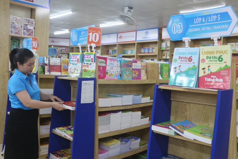 Trước thềm năm học mới: Cung ứng đầy đủ sách giáo khoa – khắc phục tình trạng thiếu giáo viên