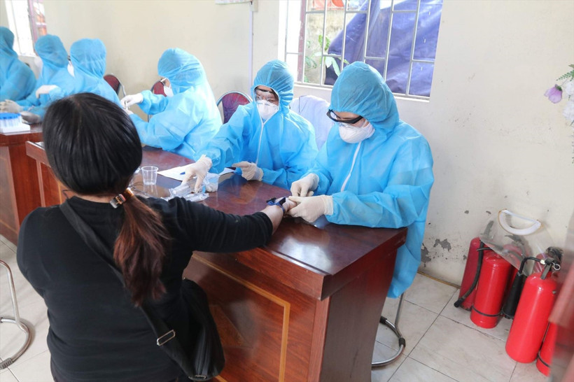 Sáng 12/5, ghi nhận thêm 33 ca mắc COVID-19 trong nước, đều ở trong khu cách ly, đã được phong tỏa
