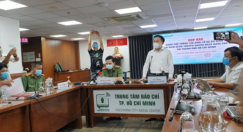 Khởi tố bị can tiếp viên hàng không D.T.H để điều tra tội “Lây lan dịch bệnh truyền nhiễm nguy hiểm cho người”
