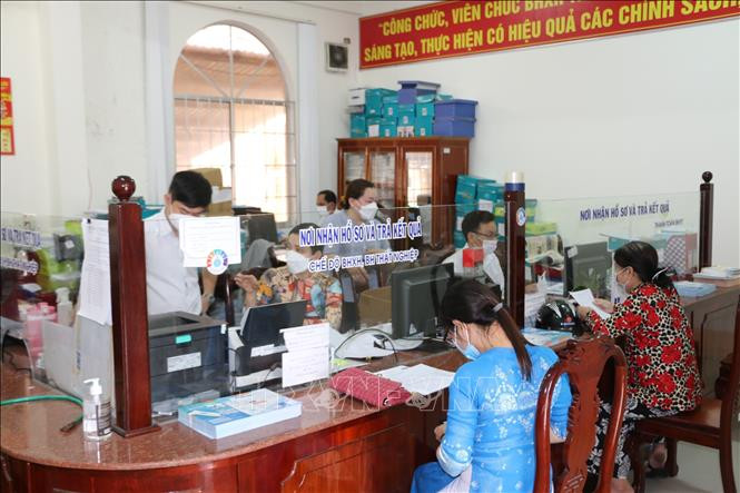Nơi tiếp nhận giải quyết thủ tục hành chính tại Bảo hiểm xã hội tỉnh Bạc Liêu. Ảnh: Tuấn Kiệt – TTXVN.