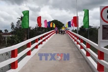 Chiếc cầu nối nhịp bờ vui ở xã vùng sâu An Lạc Thôn