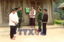 Bộ đội Biên phòng học tiếng nói, phong tục của đồng bào