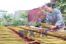 Gìn giữ nghề làm hương xạ truyền thống