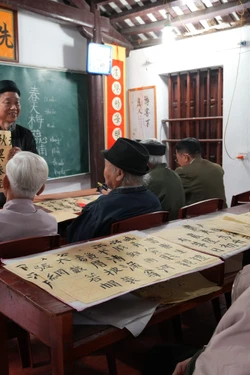 Lớp học đặc biệt nơi miếu cổ