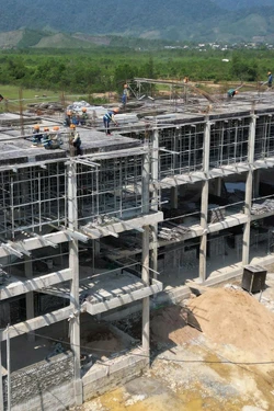 Xây trường nội trú liên cấp - chắp cánh ước mơ cho trẻ em vùng biên