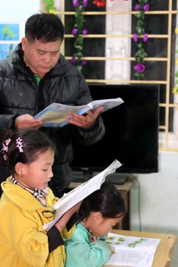 ​Lớp học đêm trên đỉnh Piêng Vai