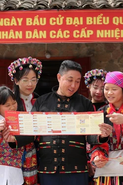 Đồng bào nơi cực Bắc Tổ quốc chuẩn bị cho Ngày hội toàn dân