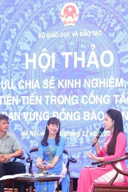 Xóa mù chữ - chìa khóa để phát triển giáo dục vùng đồng bào dân tộc thiểu số