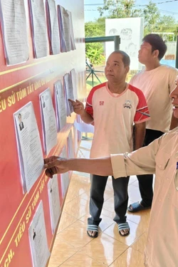 Già làng, người có uy tín làm cầu nối trong tuyên truyền bầu cử