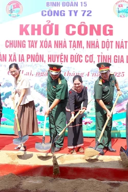 Những ngôi nhà ấm tình quân dân nơi vùng biên