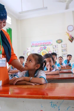 'Giữ lửa' tri thức cho học sinh dân tộc Chăm vùng biên giới Tây Nam