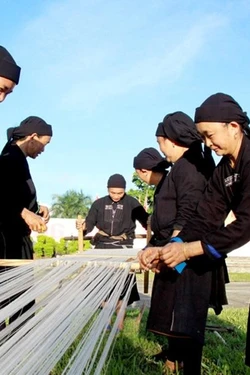 Nghề dệt của người La Chí - Giá trị di sản trong đời sống cộng đồng