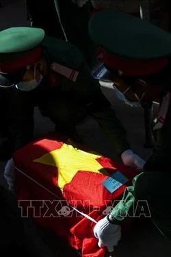 Phát hiện 18 hài cốt liệt sĩ trong vườn nhà dân