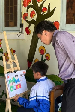 Gieo mầm ý thức công dân cho học sinh Xơ Đăng qua nét vẽ cổ động về bầu cử