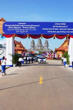 Khai thác lợi thế kinh tế cửa khẩu, tạo sức bật tăng trưởng trong giai đoạn mới