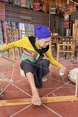 Dệt văn hóa Thái trên những khung cửi Pù Luông