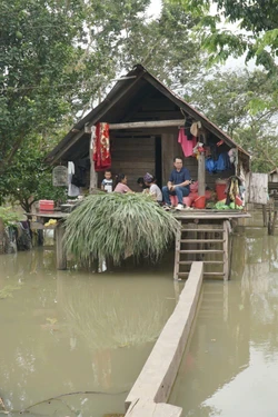 Khẩn trương khắc phục ngập úng ở Buôn Nu sau bão 13 và mưa lũ 