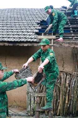 Khẩn trương giúp các hộ dân xã biên giới Tùng Vài ổn định sau thiên tai