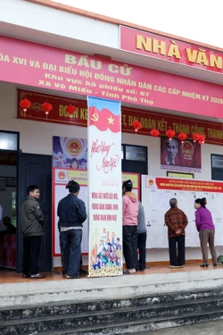 Nội dung dễ hiểu, bằng tiếng dân tộc đến với cử tri xứ Mường