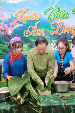 Tết đầm ấm đến với đồng bào các dân tộc vùng biên giới