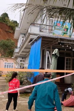 Lâm Đồng tiếp tục di dời hàng chục hộ dân vùng sạt lở D'ran đến nơi an toàn