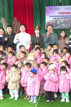 Lan tỏa hơi ấm yêu thương nơi phên dậu Tổ quốc