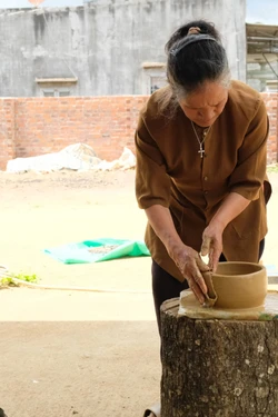Miệt mài bảo tồn nghề gốm Churu