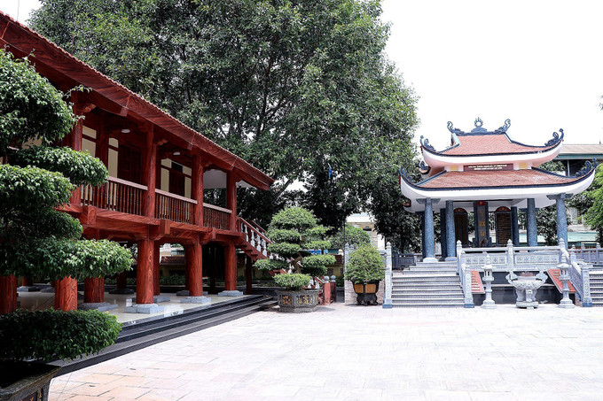 Cổng vào khu di tích Chiến khu cách mạng Mường Khói. chien-khu-2008.jpg