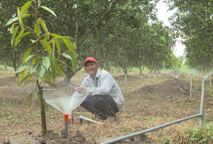 Áp dụng công nghệ và kỹ thuật hiện đại giúp gia đình anh Lâm Poch ở ấp Sóc Lớn, xã Lộc Hưng, tỉnh Đồng Nai, sản xuất hiệu quả. Áp dụng công nghệ và kỹ thuật hiện đại giúp gia đình anh Lâm Poch ở ấp Sóc Lớn, xã Lộc Hưng, tỉnh Đồng Nai, sản xuất hiệu quả.