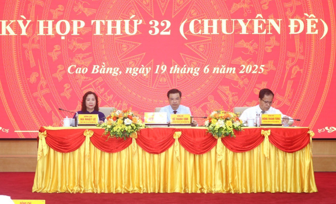 Chủ tọa kỳ họp. Ảnh: Chu Hiệu/TTXVN cao-bang1-1906.jpg