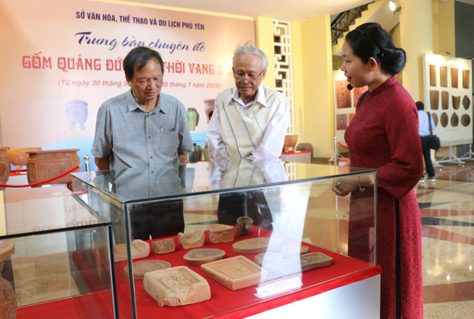 Trưng bày chuyên đề “Gốm Quảng Đức một thời vang bóng”. bao-ton1-3005.jpg