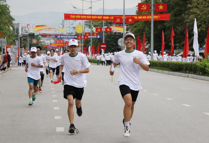 Hơn 1.100 học sinh THCS và THPT trên địa bàn thành phố Điện Biên Phủ tham gia chạy tại Ngày Olympic Trẻ em năm 2025. olympic3.jpg