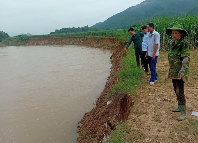 Sông Âm, đoạn chảy qua thôn Chu, xã Kiên Thọ, tỉnh Thanh Hóa bị sạt lở. thanh-hoa-0408.jpg