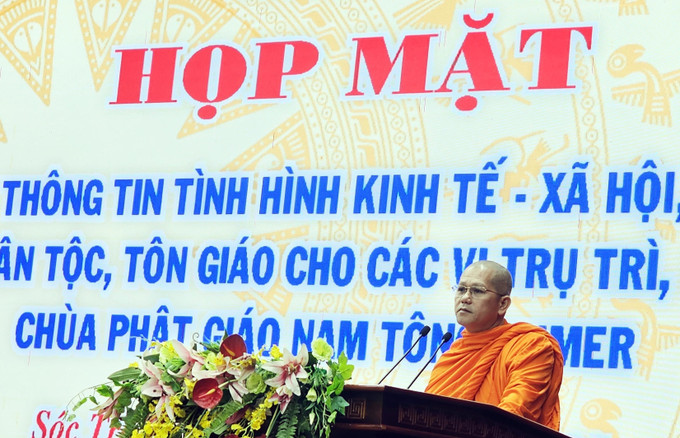 Chức sắc Phật giáo chia sẻ tại buổi thông tin. soc-trang1-1405.jpg
