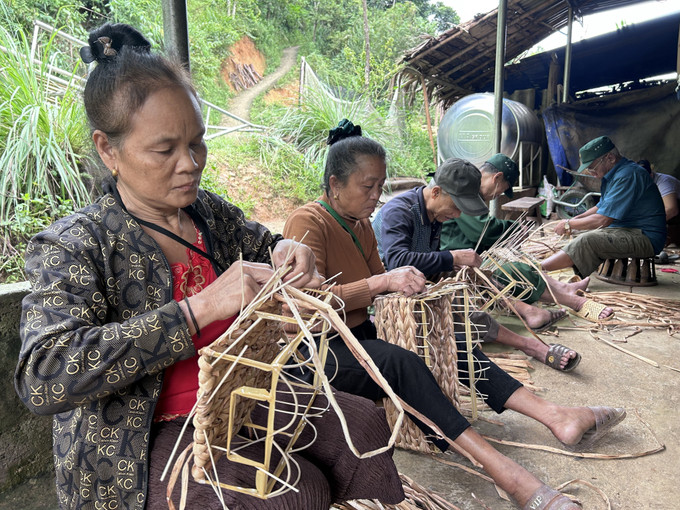 Tại xã Yên Na, mô hình sinh kế bền vững đan bèo tây góp phần cải thiện đời sống người dân vùng cao.
