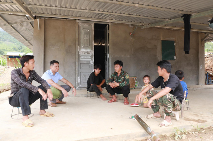 Với số tiền được hỗ trợ, gia đình anh Mùa A Di ở bản Huổi Pết, xã Nậm Hàng, huyện Nậm Nhùn đã xây được ngôi nhà mới. Ảnh: Quý Trung/TTXVN Với số tiền được hỗ trợ, gia đình anh Mùa A Di ở bản Huổi Pết, xã Nậm Hàng, huyện Nậm Nhùn đã xây được ngôi nhà mới. Ảnh: Quý Trung/TTXVN