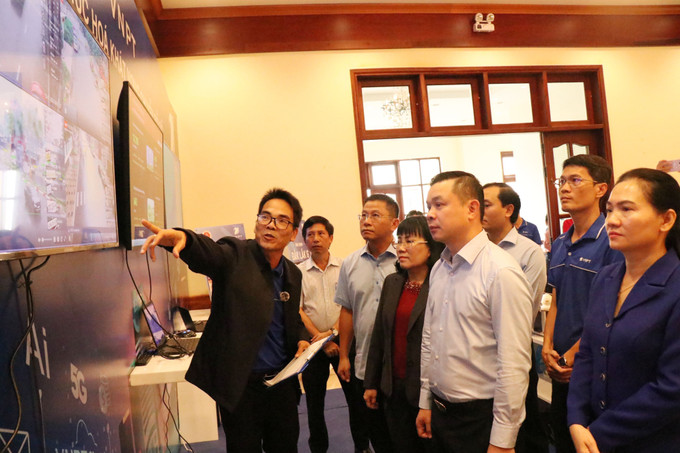 Lãnh đạo Tỉnh ủy, UBDN tỉnh Đắk Lắk trải nghiệm thực tế các nền tảng số, ứng dụng AI hỗ trợ cán bộ, người dân trong thực hiện thủ tục hành chính công. dak-lak3-1507.jpg