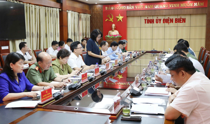 Quang cảnh buổi làm việc . dien-bien-030725.jpg