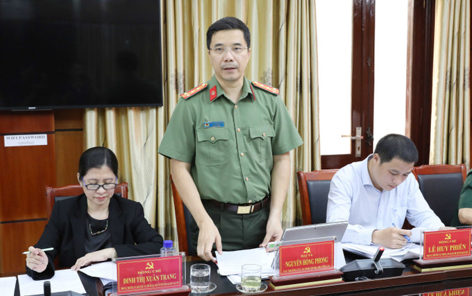 Đại tá Nguyễn Hồng Phong, Cục trưởng Cục an ninh nội địa, Bộ Công an, phát biểu tại buổi làm việc. dien-bien2-0307.jpg